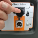 موتور برق به رنگ مشکی و نارنجی رو پس زمینه سفید